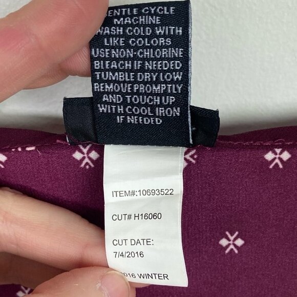 Torrid Floral Sharkbite Georgette Top Burgundy Women Size 1X Short Sleeve Blouse - Picture 8 of 9